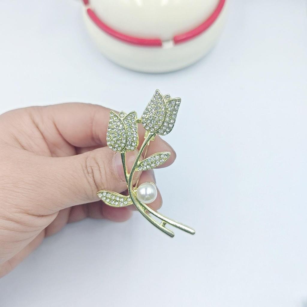 Elegant Pearl Tulip Brooch - Simple and Sophisticated Clothing Accessory