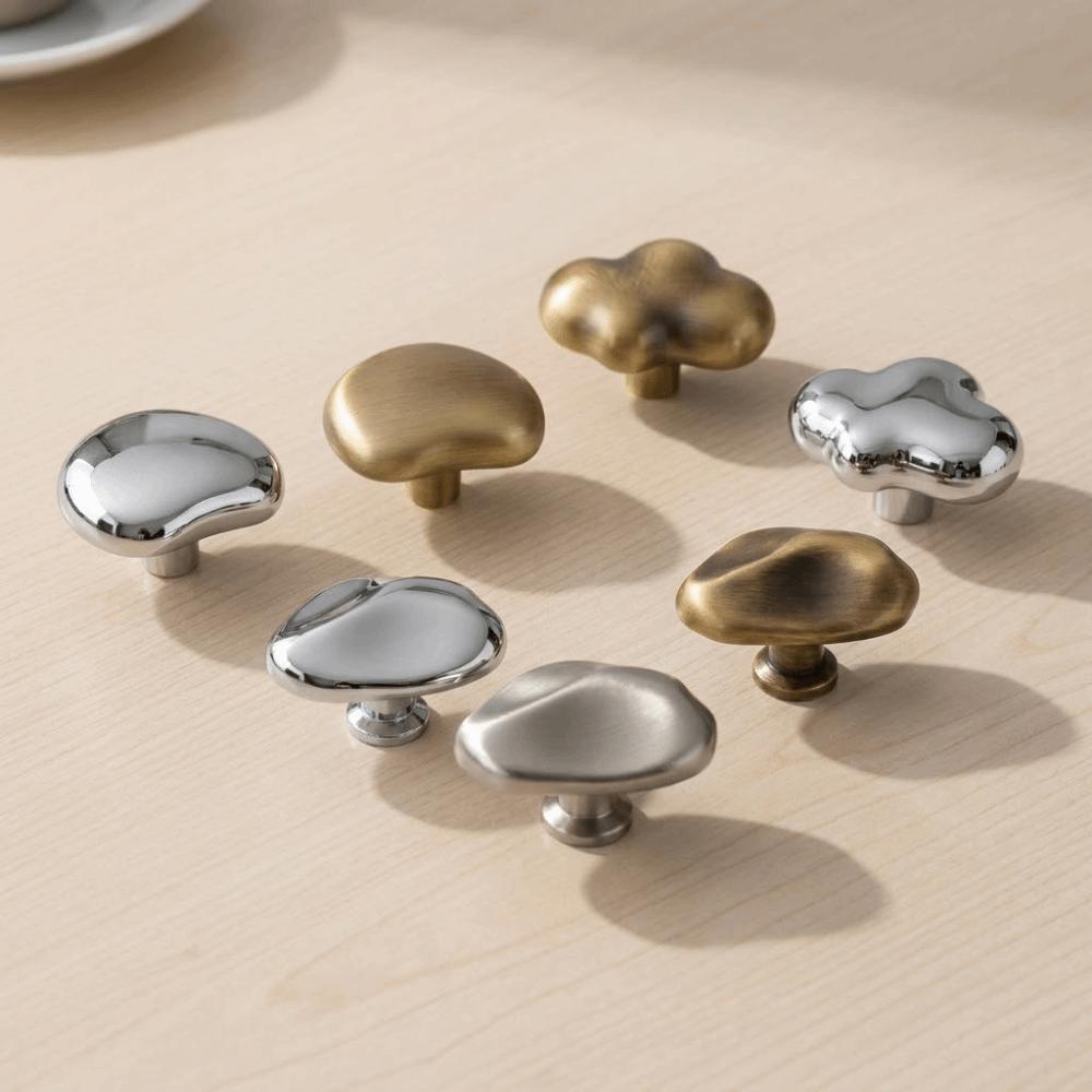 Solid Vintage Furniture Handles Nordic Style Alloy Wardrobe Handles Single Hole Dresser Hardware