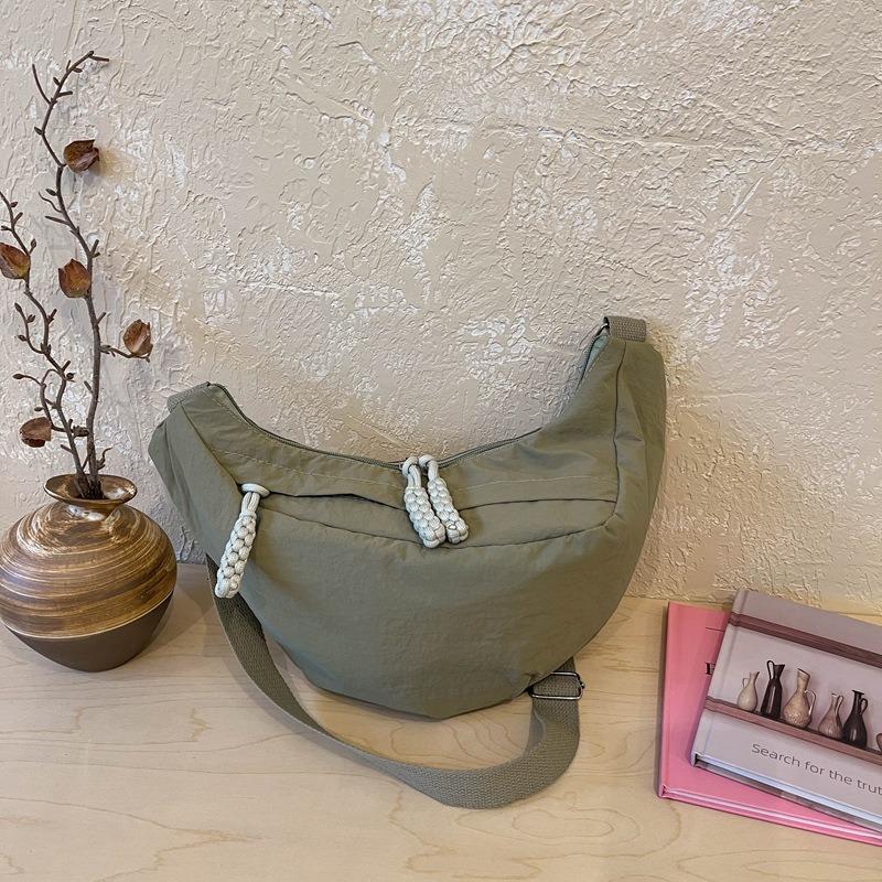 Korean version of high-value fashion solid color dumpling bag spring new simple shoulder bag casual nylon messenger bag
