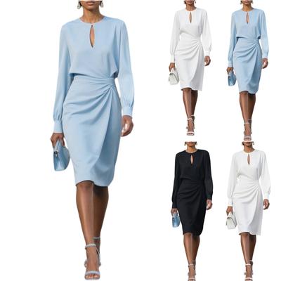 Elegantes Damenkleid in Unifarbe mit Plissee, geraffter Taille, Rundhalsausschnitt und Cut-out