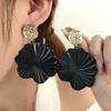 Retro Black Flower Round Geometric Earrings, Light Luxury Temperament, Fashionable, Simple And High-End Earrings.