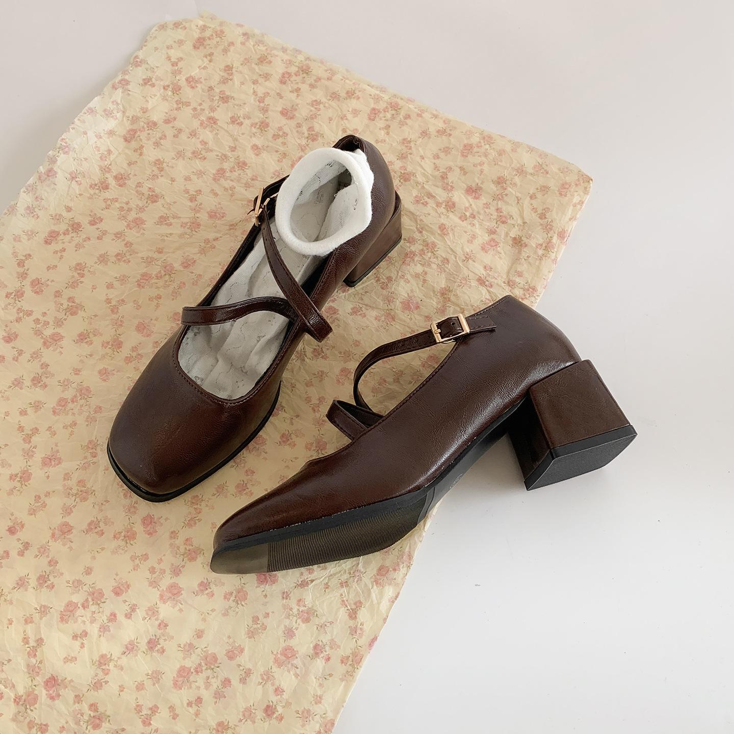 

Retro black French light mouth thick heel single shoes women s summer 2025 new with skirt versatile square head Mary Jane shoes 39 коричневый