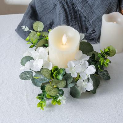 Lot de 2 Petites Couronnes Boho Couronnes de Feuilles d'Eucalyptus Artificielles Anneaux de Bougie Couronnes Porte-Bougie Pilier pour Décoration de Mariage Maison Porte Table