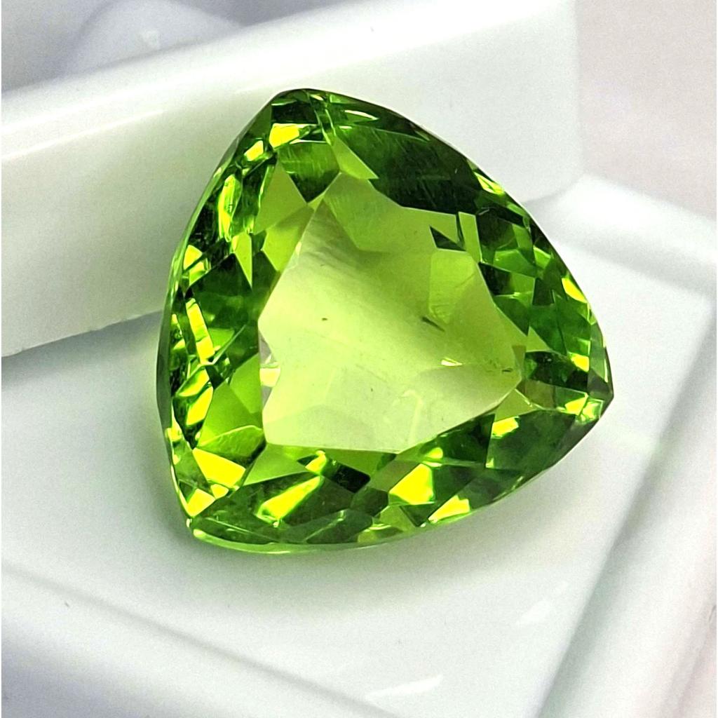 Péridot Vert Naturel Coupe Brillant 14-16 Carats Pierre Précieuse Libre Certifiée Fabuleuse