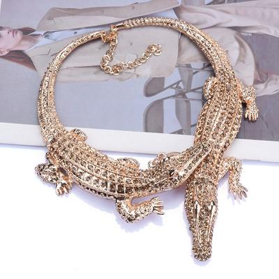 Mode übertrieben Legierung voller Diamanten große Krokodil Halskette weibliche Tier Serie große Gecko Halskette gefälschte Kragen