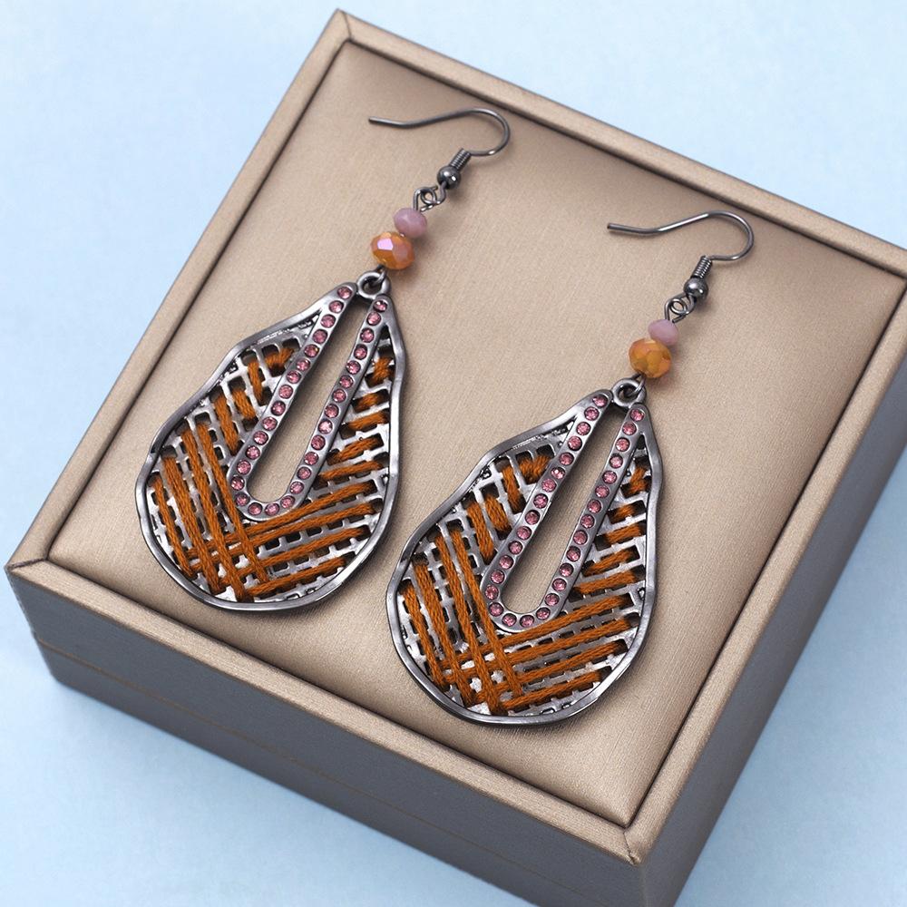 

Модні висячі сережки для жіночих прикрас коричневий