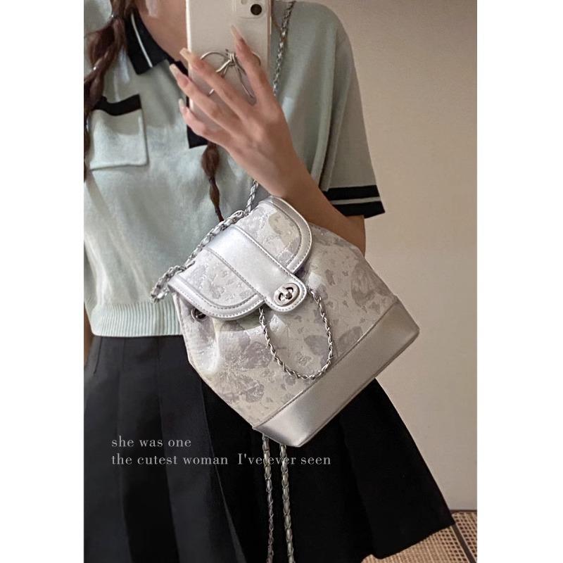 Korean Version of Simple Backpack Bag Women's 2025 New Fashion Chain Backpack Versatile Shoulder Bucket Bag Travel Bag