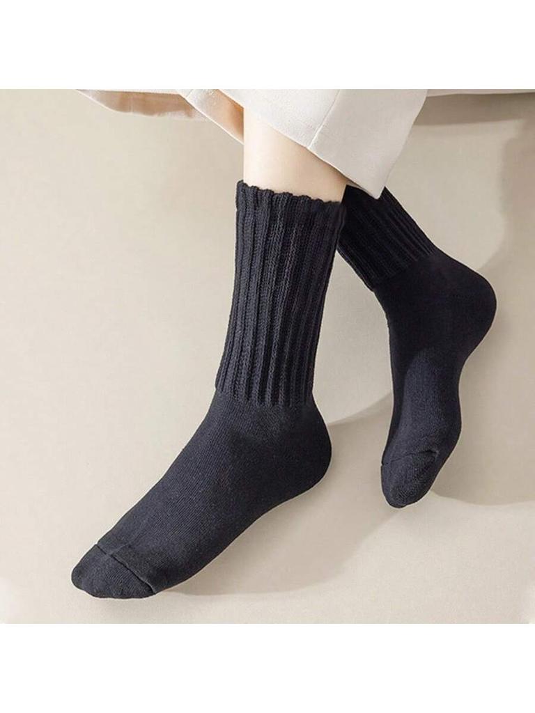 Women's Autumn Winter Mid-Calf Socks Fashionable Simple Solid Color Warm Comfortable Casual Stacked Knitted Socks