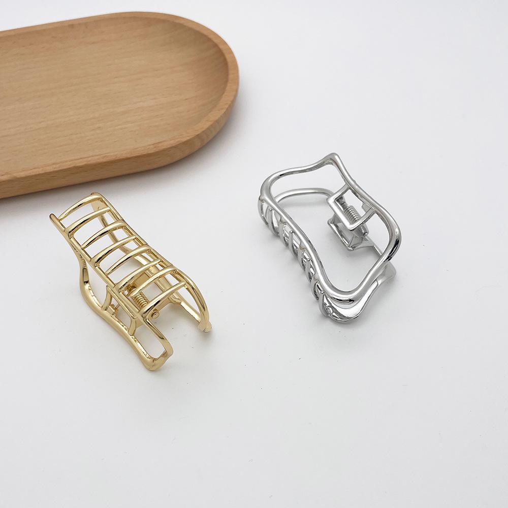 2026 Cloud Hair Clip: Retro Metal Claw Double Clip, Simple Hollow Design, Fashionable Shark Bun Holder.