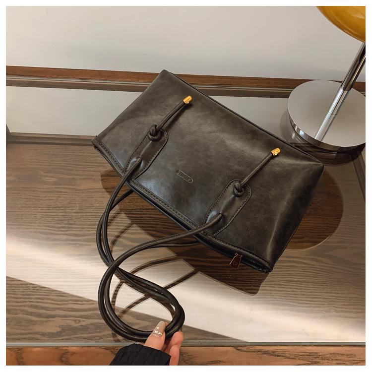 Large Capacity Retro Tote Bag - Women's 2025 Spring/Autumn Fashion Commuter Handbag
