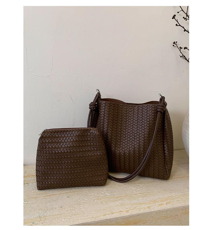 

2025 новая сумка-тоут для мамы и ребенка в иностранном стиле, тканая, большой вместимости, ретро, модная, для通勤, на плечо, женская