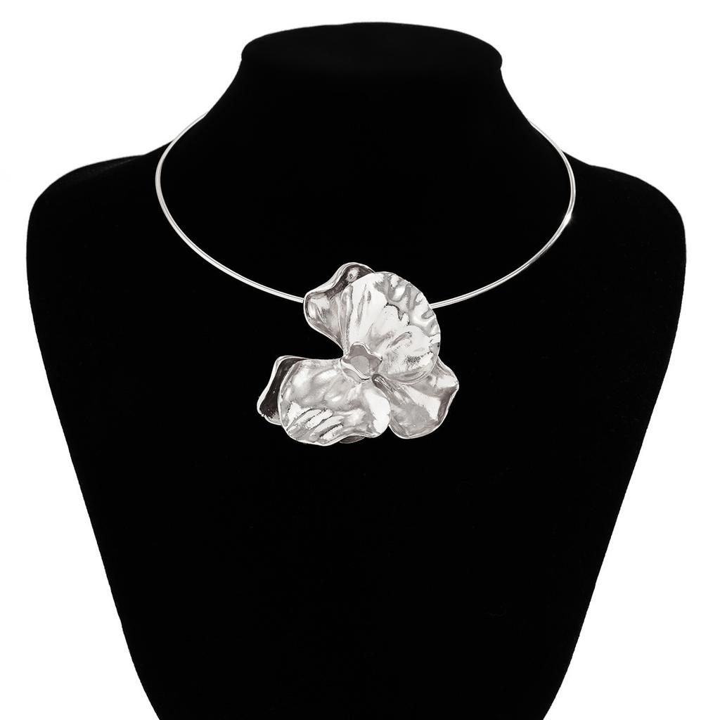 Exaggerated three-dimensional pleated flower choker collar, personalized flower necklace female