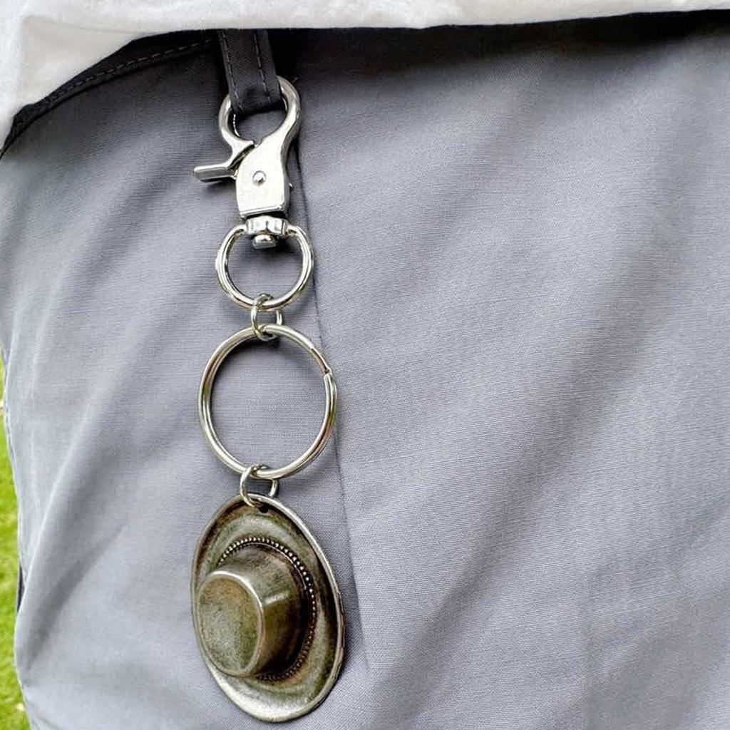 Vintage Cowboy Hat Keychain Charm Fashionable Keyrings Personalized Bag Hanging Accessory for Men and Women