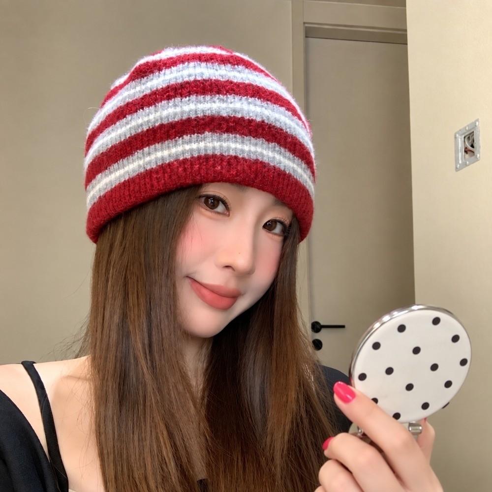56-58cm Size Stripe Knitted Beanie Hat Polyester Soft Cold Proof Hat Warm Winter Beanie  For Women