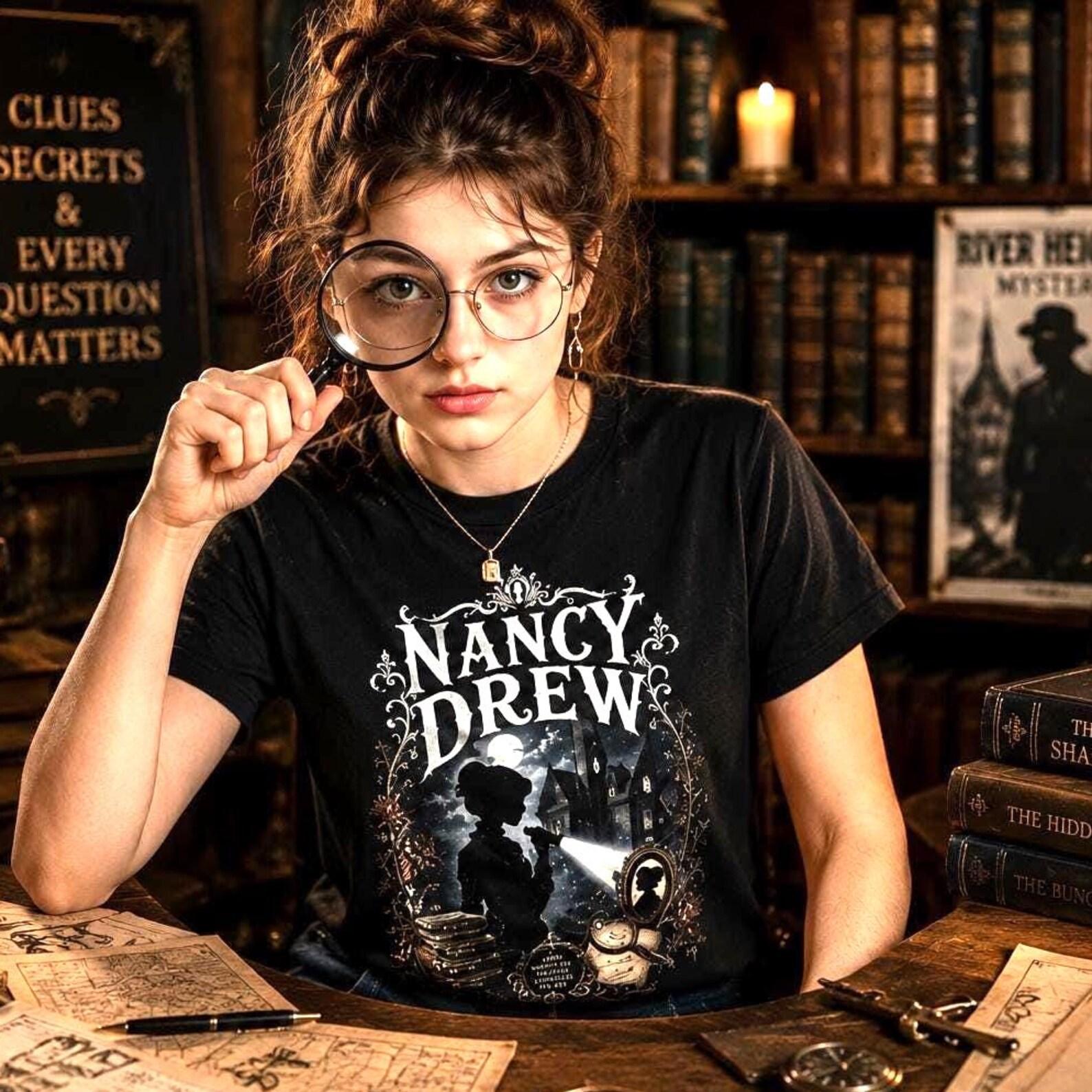 Minimalist Girl Detective Graphic Tee - Vintage Mystery Book Shirt, Retro Sleuth Apparel, Aesthetic Bookish Gift, Dark Academia Clothing M