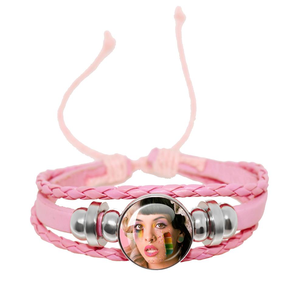 Melanie Martinez Crybaby Braccialetto in Pelle Rosa Cabochon in Vetro Modello Copertina Album Pop Music Braccialetto in Pelle Gioiello Regalo per Fan