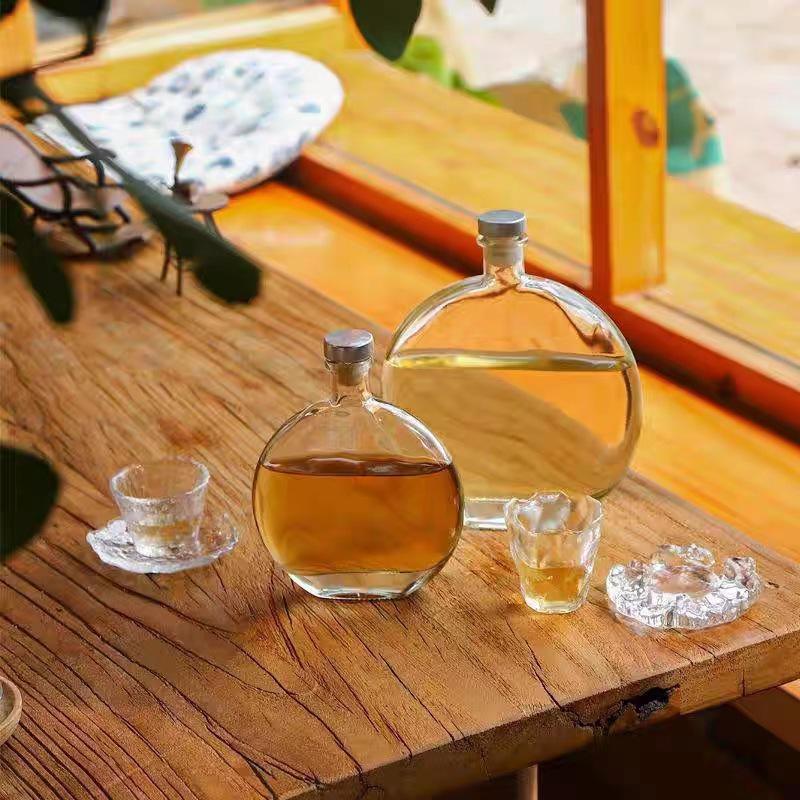 High-End Transparent Crystal Yangmei Wine & Cold Brew Coffee Glass Bottle – Flat Round Design, Sealed, Small Size