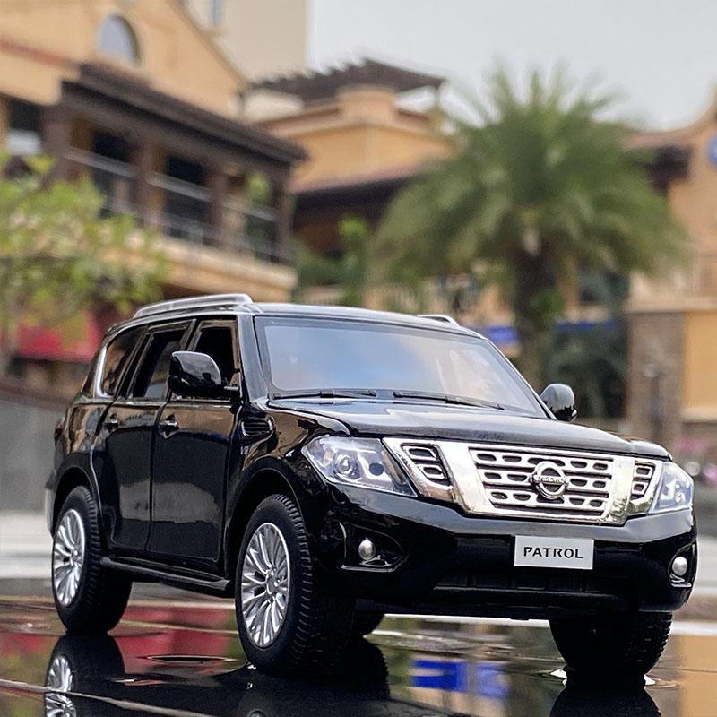 1/32 Nissan Patrol SUV Alloy Car Model Diecasts Metal Toy Vehicles Car Model Collection Simulation Sound and Light Kids Toy Gift
