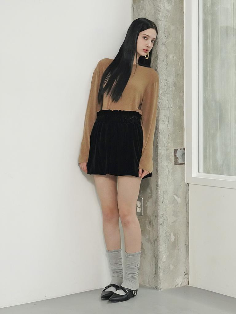 MUSE BY ROSE Evelyn Velvet Balloon Shorts (Black)
