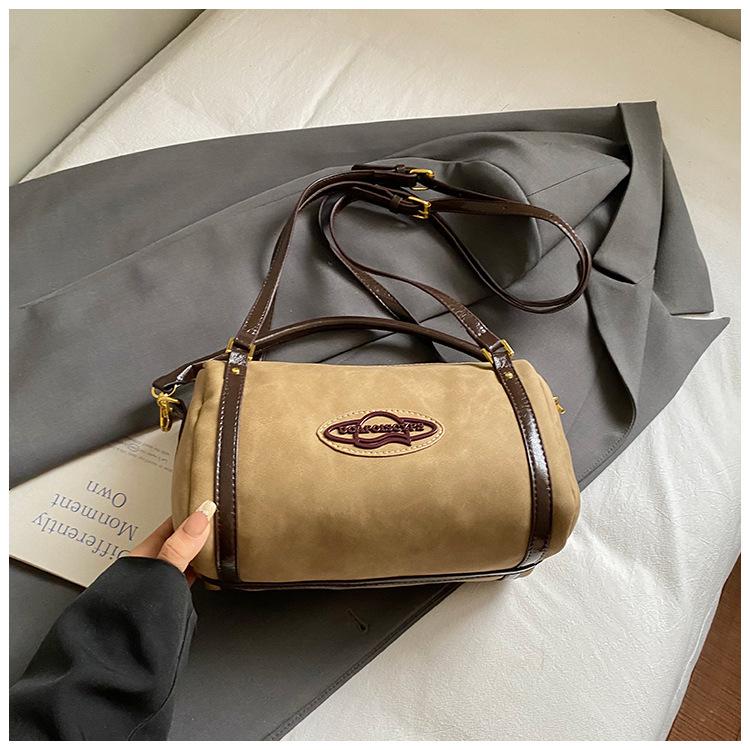 

Retro large-capacity tote bag women s 2025 new popular fashion shoulder underarm bag versatile commuter messenger bag tide хаки