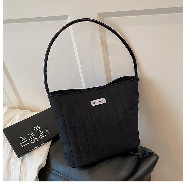 

Canvas bag women s large-capacity new summer versatile casual popular shoulder underarm bucket bag чорний