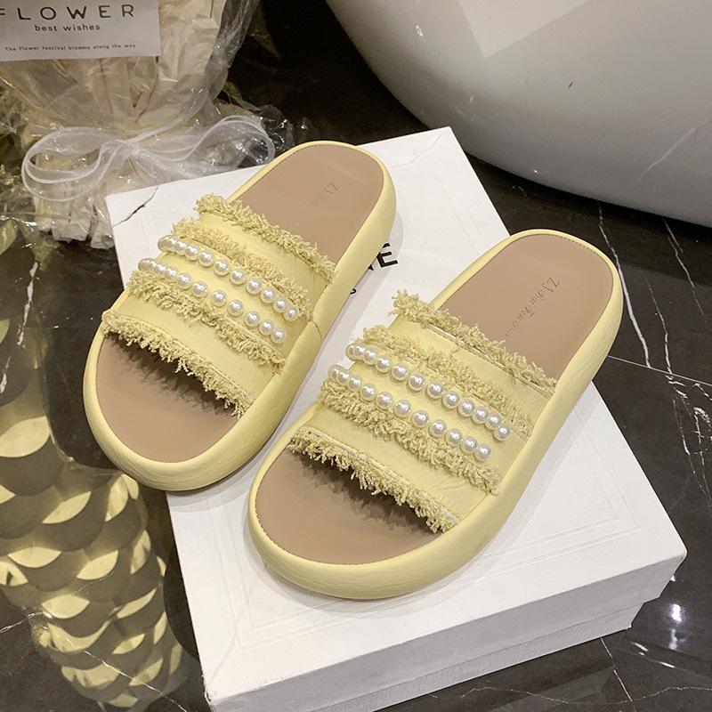 

2025 new French retro one-word slippers for women s summer wear with skirts, metal fashion beach one-word slippers for women 40 жёлтый