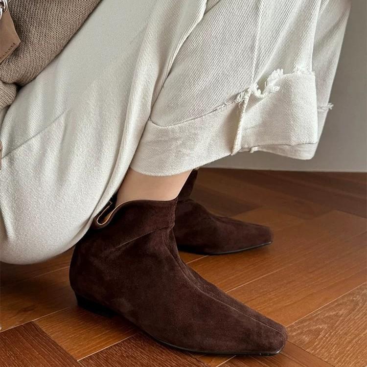 Französisch schlichter Stil quadratischer Kopf kleine nackte Stiefel flache Sohle dünne Stiefel Reißverschluss hinten kurze Stiefel Damen Herbst und Winter neue vielseitige Martinstiefel