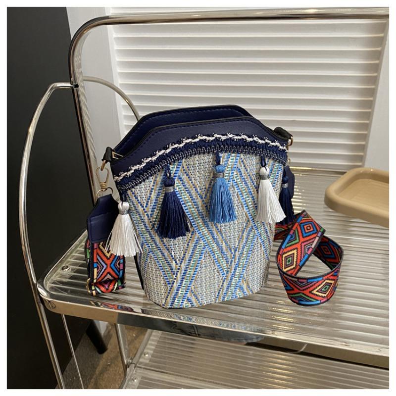 New girl bag women's bag spring fashion contrasting color tassel messenger mobile phone bag shoulder bucket bag
