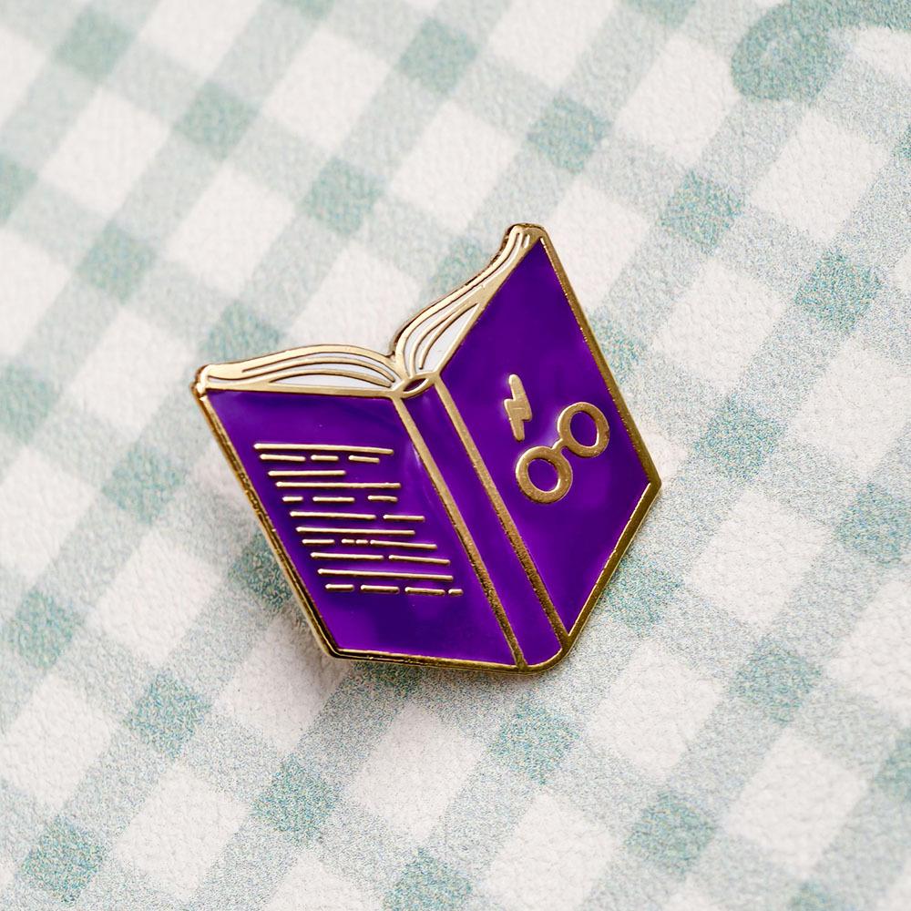 

Purple Graduation Season Cartoon Brooch - Sci-Fi Adventure Fan Gift Pin фіолетовий