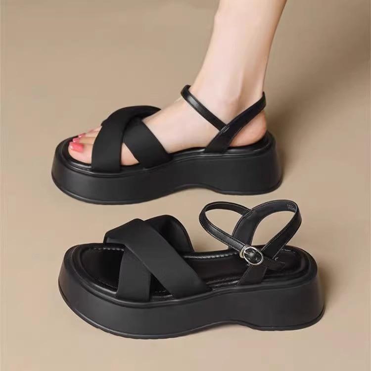 

Black platform sandals women s versatile height-enhancing comfortable beach shoes 35