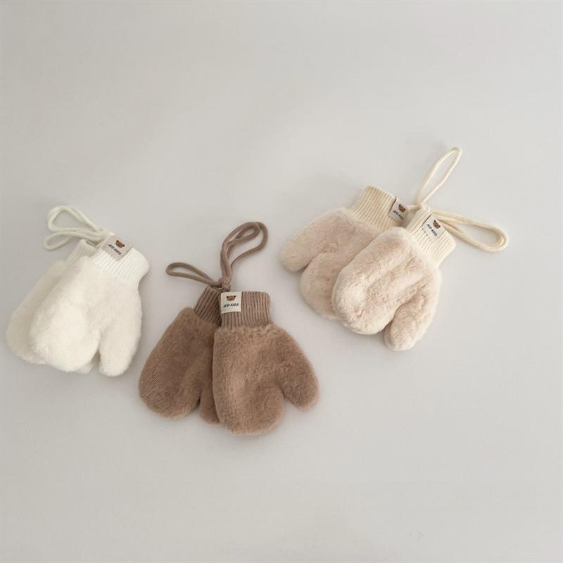 Die Neuen Winter-Kinderhandschuhe, Die Bären-Nacken-Hänge-Fingerhandschuhe und Die Warmen Handschuhe für Säuglinge, Jungen und Mädchen