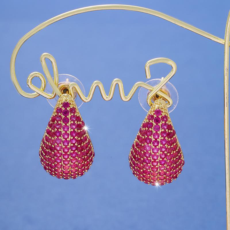 Elegant Teardrop Micro-Pave Diamond Stud Earrings for Women - Luxurious and Sparkling Accessories