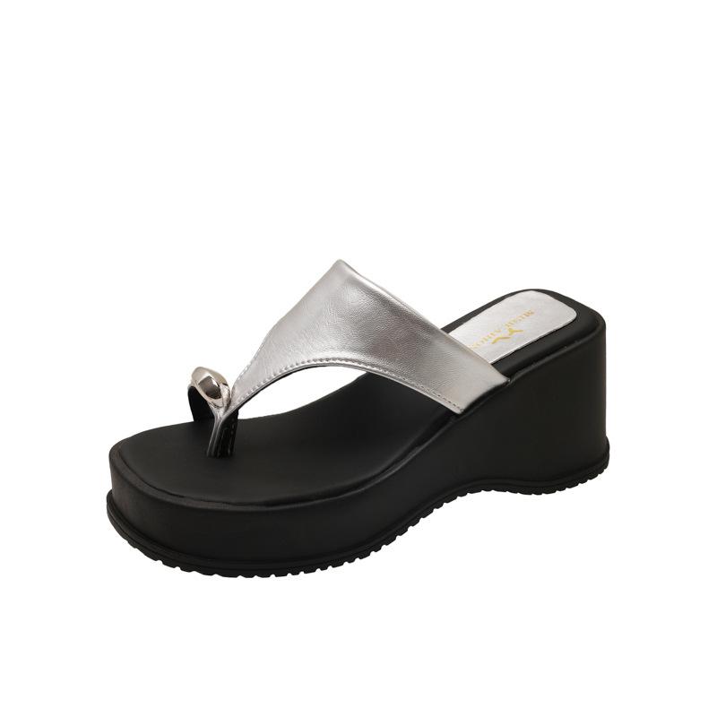 Fashion version of toe slippers women's summer and autumn outer wear 2025 new seaside beach with skirt casual cool slippers women