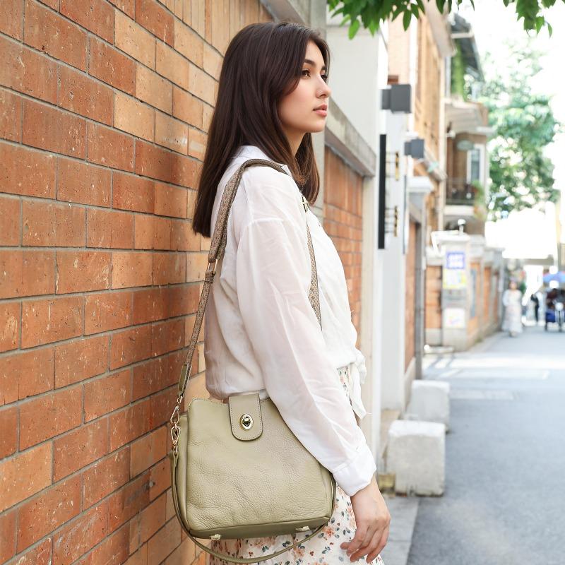Genuine Leather Single-shoulder Bag Versatile for Women,Crossbody Bag Fashionable and Trendy Women's Bag