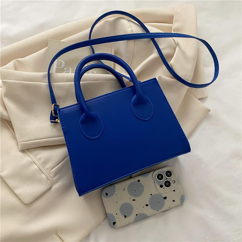2025 spring new messenger bag retro niche fashion portable small square bag women's simple popular casual shoulder bag