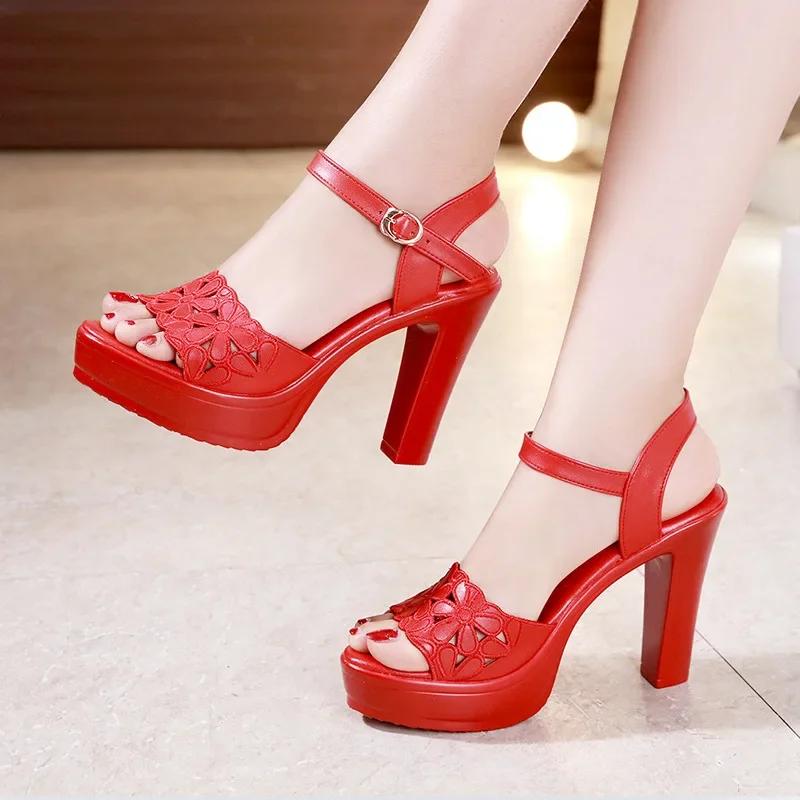 

10cm Small Size 32-43 Elegant Floral Cutout Platform Sandals 2025 Summer Womens Block High Heels Sandals Office Model 32 червоний