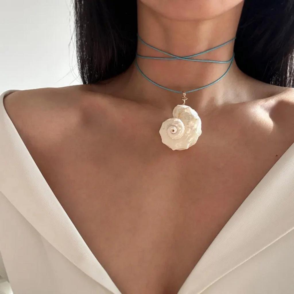 Conch Pendant Collarbone Necklace Crafted Of Shell and Cord Portable Jewelry for Women Beach Styles Accessory