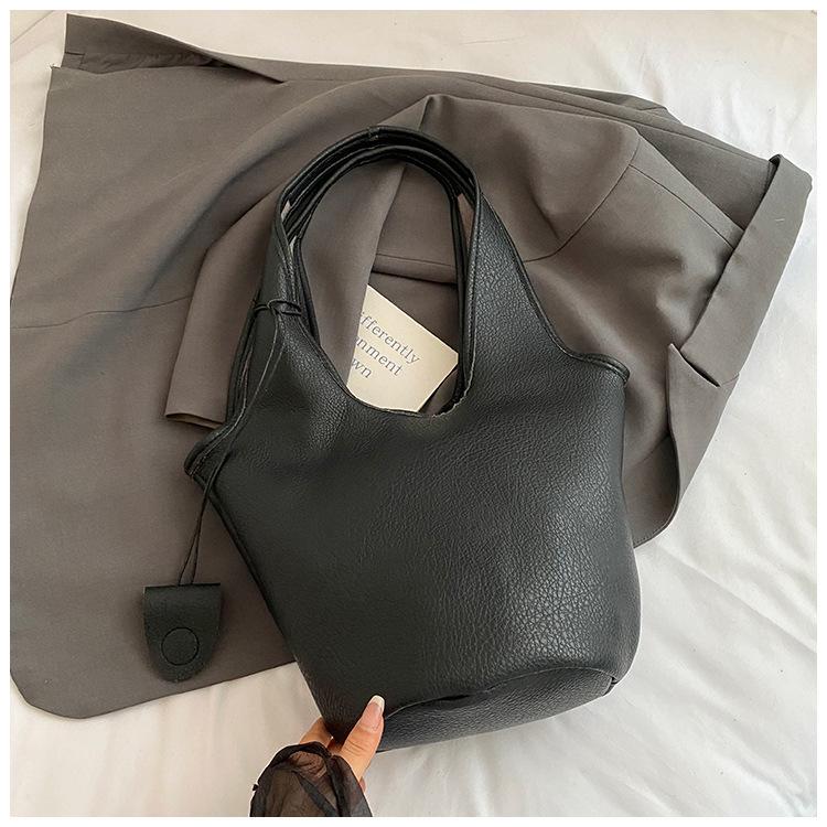 

French niche 2025 summer fashion versatile large-capacity tote bag women s high-end texture handbag shoulder bag