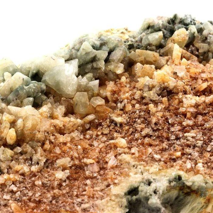 Pierres et Minéraux. Albite, Chlorite. 3181.0 ct. Pino, Cap Corse, France..