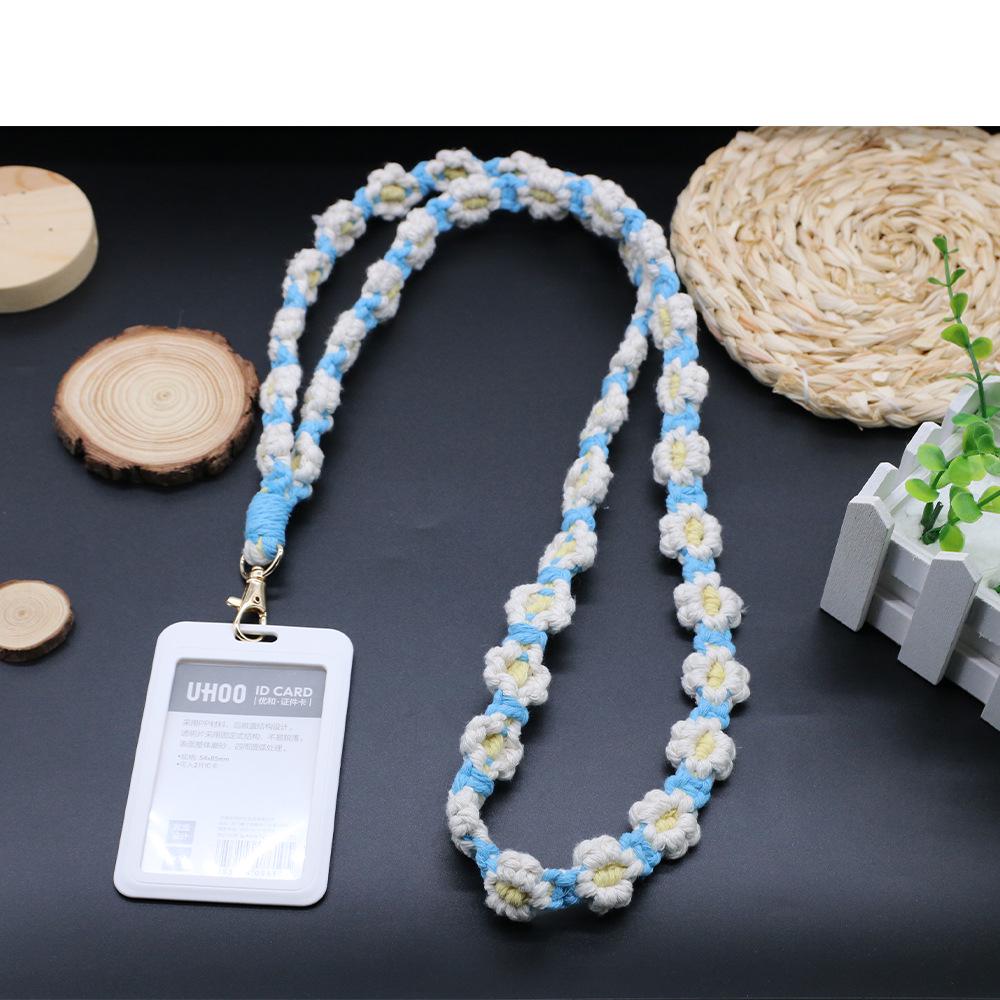 

Плетеный брелок и шнурок для телефона в виде цветка ромашки в стиле бохо синий