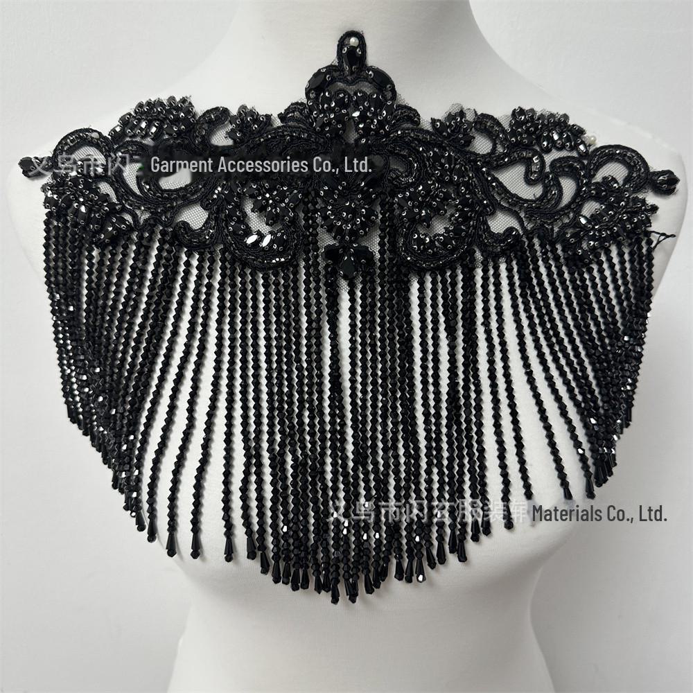 

Аппликация из кружева ручной работы цвета шампанского с кисточками и кристаллами для платьев (20x33см)