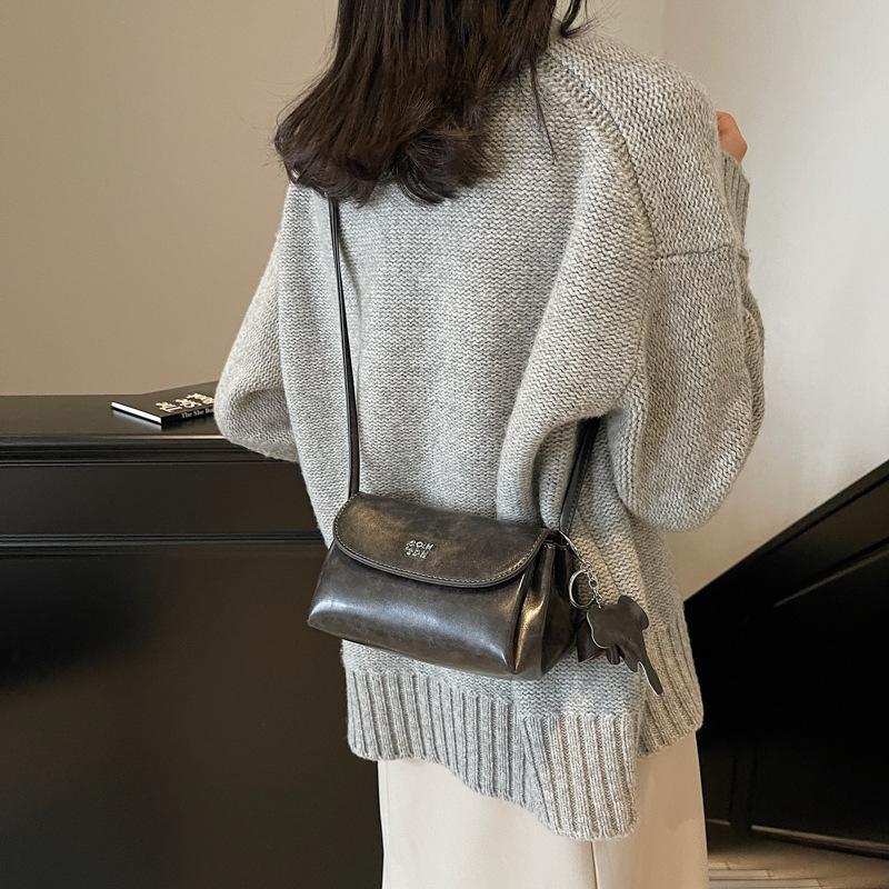 

Retro fashion bag women s trend versatile small square bag 2025 new niche versatile shoulder bag 20*11*11 чёрный