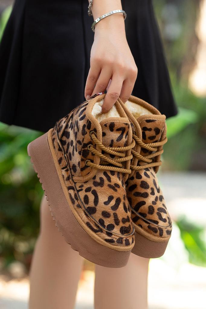 Women Modern Stylish Fashion Mini Fur Lined Thick Sole Lace Up Comfortable Women's Boots