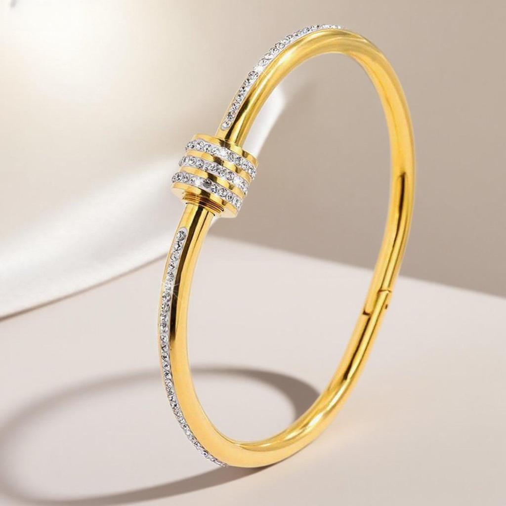 Women's Colorfast Stainless Steel Bracelet with Diamond Inlay, Exquisite High-End Design, Slim Waist, Titanium Steel.