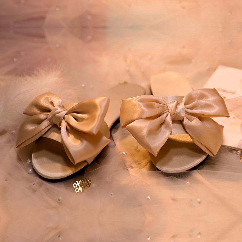 Svatební družička Nový motýlek pantofle Svatební hedvábné červené pantofle Svatební nevěsta Ranní župan spárovaný s dámskou obuví