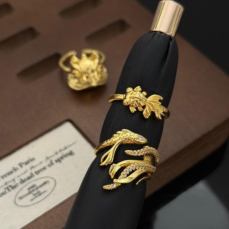 Every Year, There Are More Than Three-Dimensional Goldfish, Dragon-Shaped Auspicious Clouds, Diamond-Encrusted Zirpen Rings, Transshipment