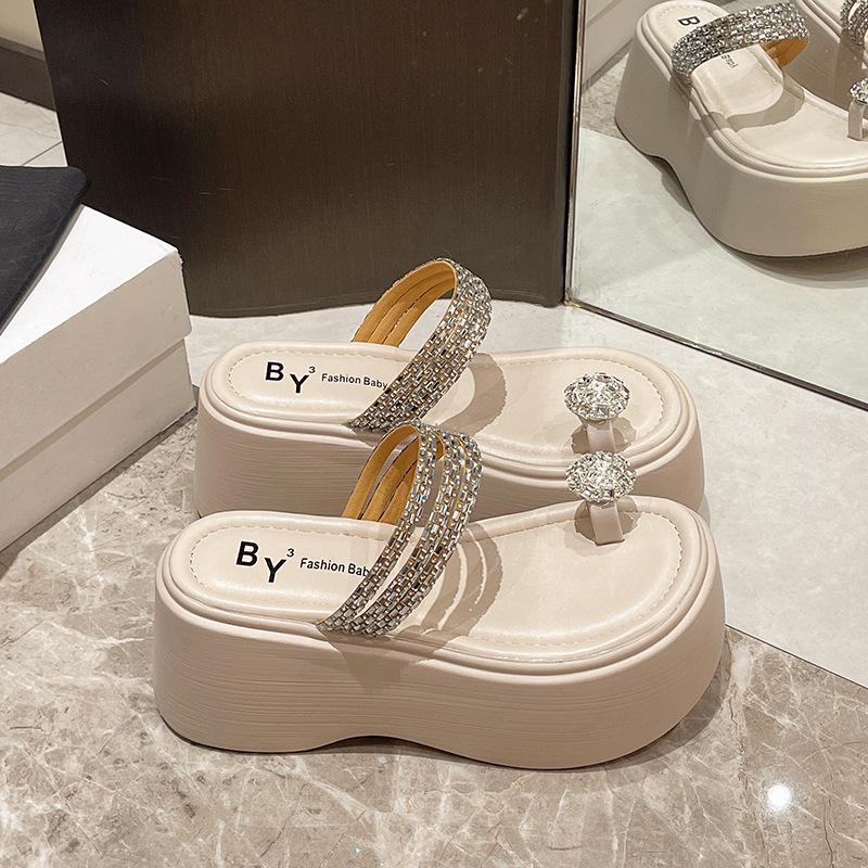 

Премиальное ощущение с юбкой пляжные тапочки женские летние 2025 года новые увеличивающие рост верхняя одежда черные приморские толстые подошвы классные тапочки 40 бежевый