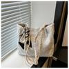 Street Style Large Capacity Tote Bag For Women With Zipper Closure For Casual Travel