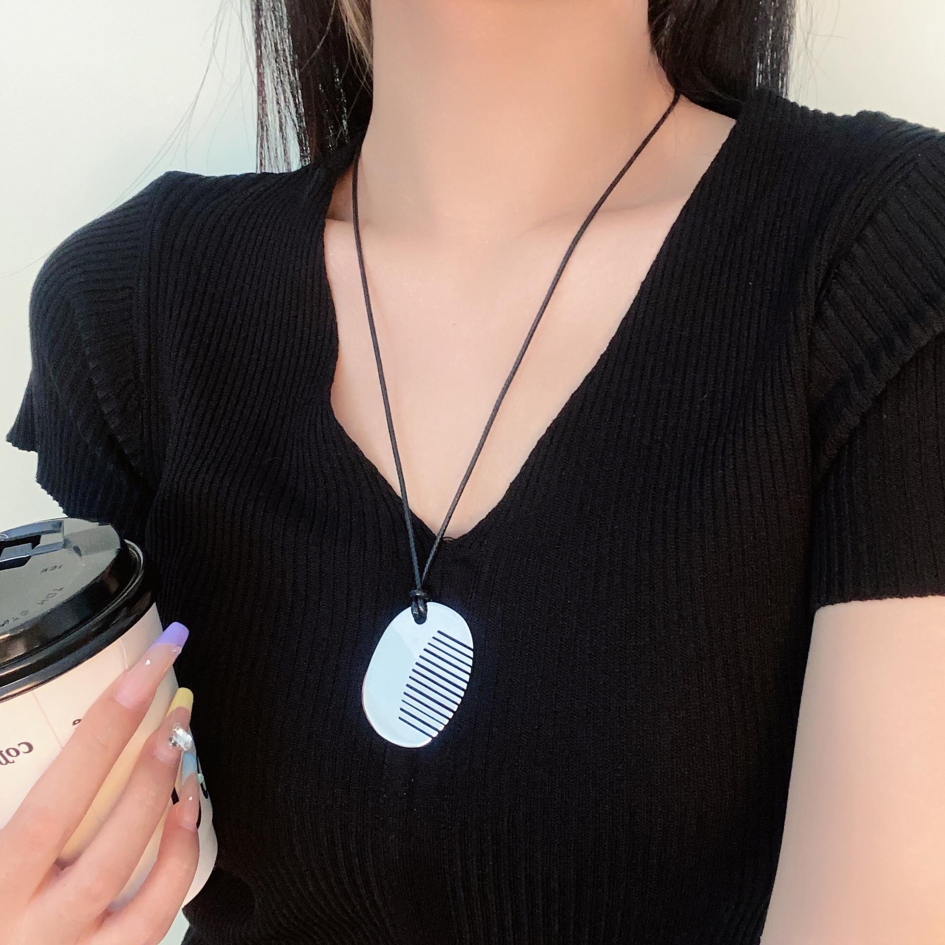

Long fashionable small comb titanium steel black rope necklace women s high-end retro simple exquisite fashion sweater chain