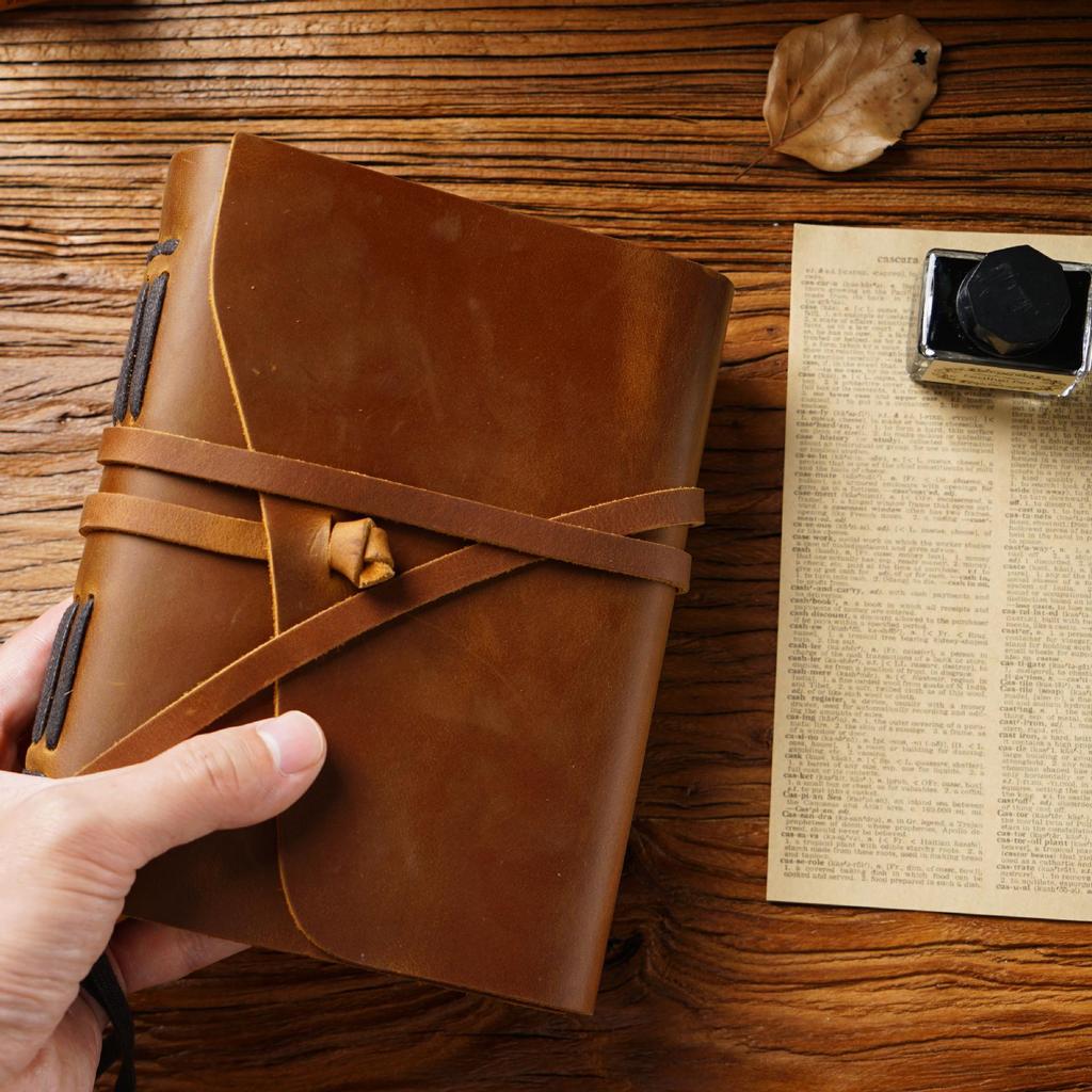 Genuine Leather Retro Traveler's Notebook: Handmade Loose-Leaf Diary with Cowhide in Vintage Style.